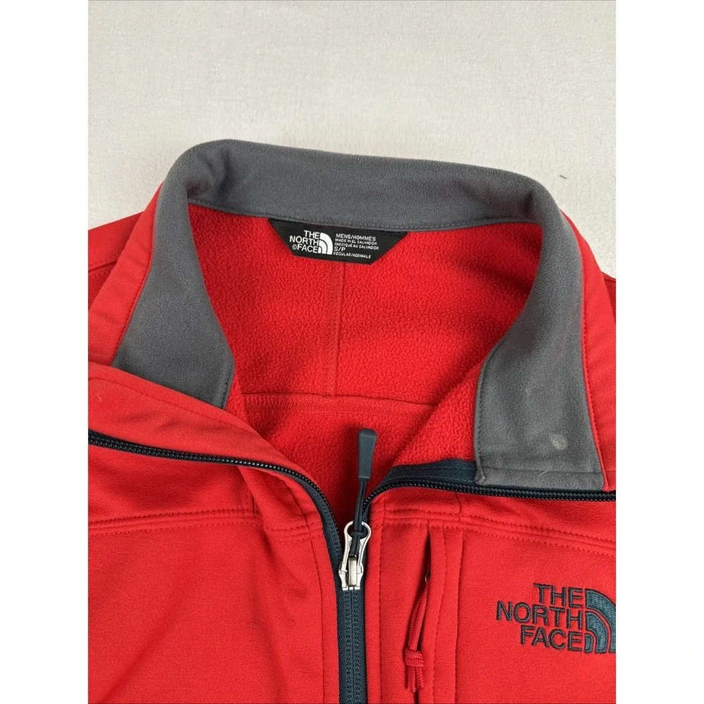 North Face Mens Red Softshell Full Zip Jacket Small Pockets Casual comfort